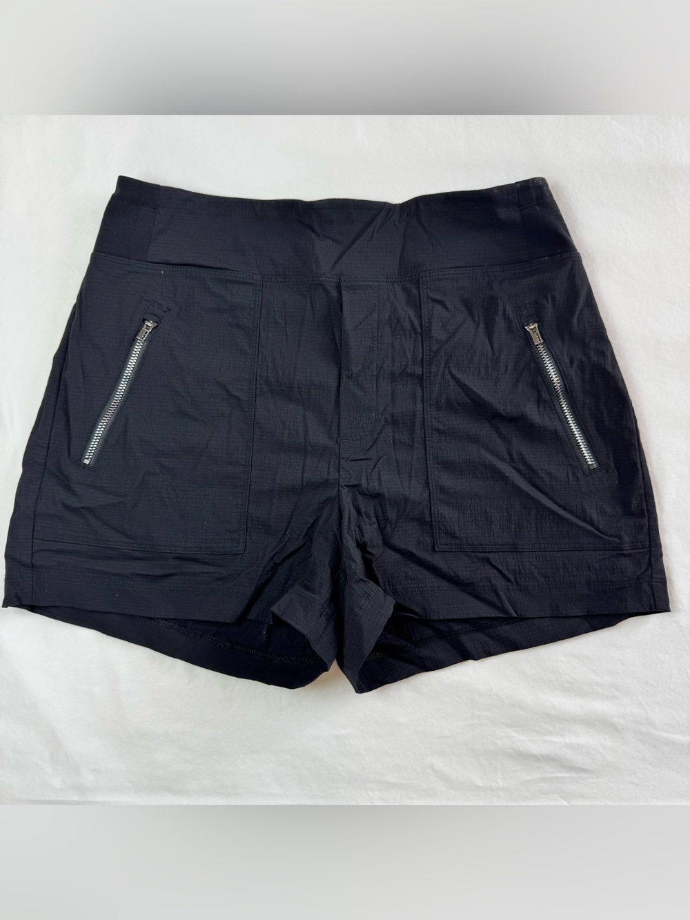 Athleta Trekkie North Mid Rise 3.5" Shorts Black Size 4 Small Zip Pockets (C)